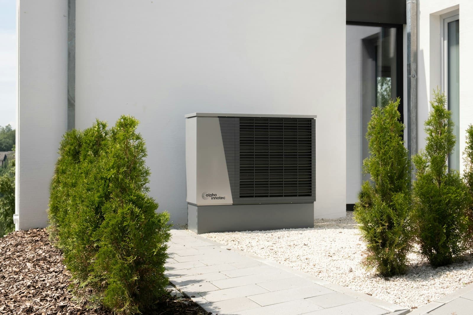 Goodman GSXH5 1.5 Ton 15.2 SEER2 Central Air Conditioner Condenser